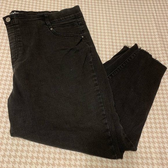 Terra & Sky black high waist stretch skinny jeans. Cropped with raw frayed hem. - Picture 1 of 5